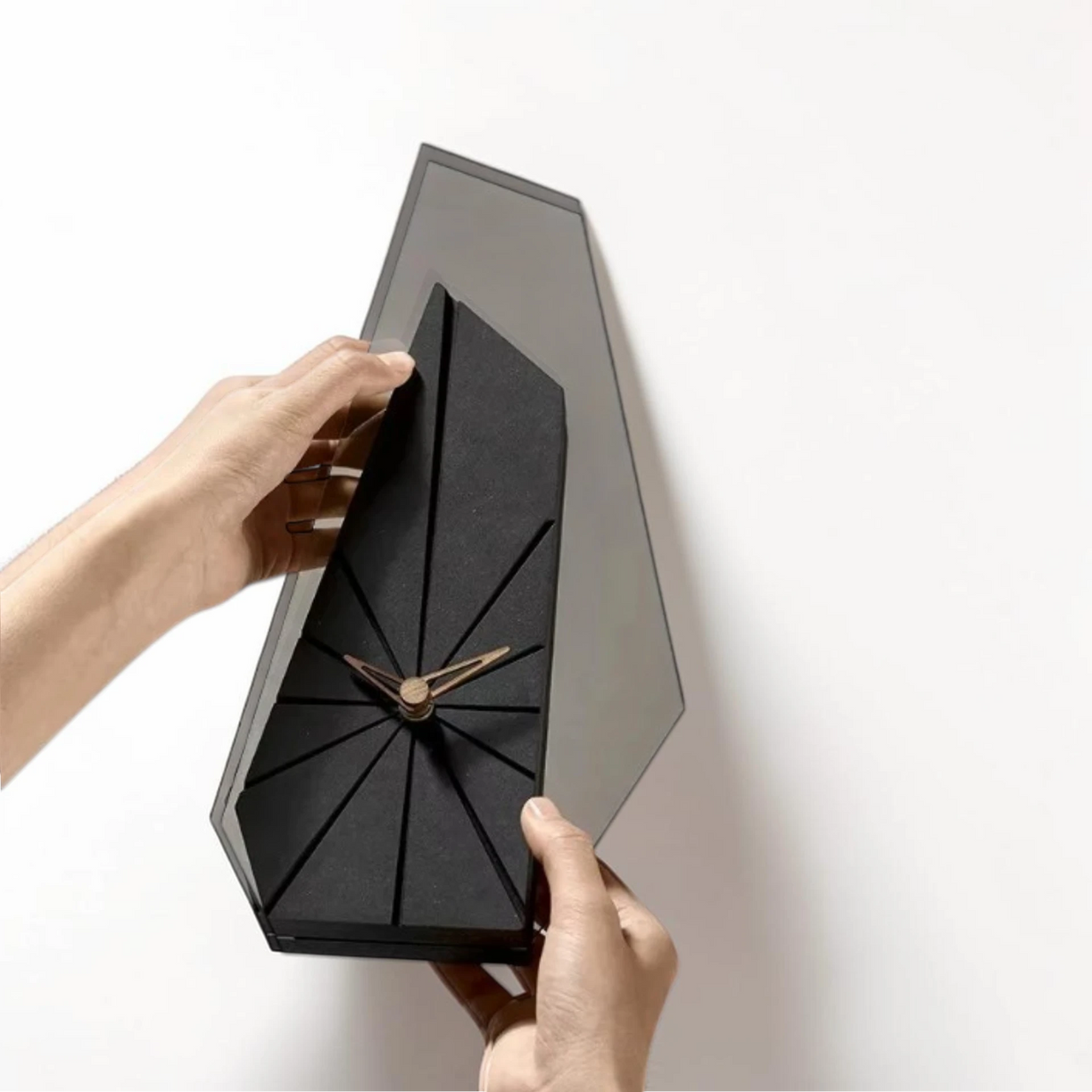 Modern geometric desk clock | Soarby