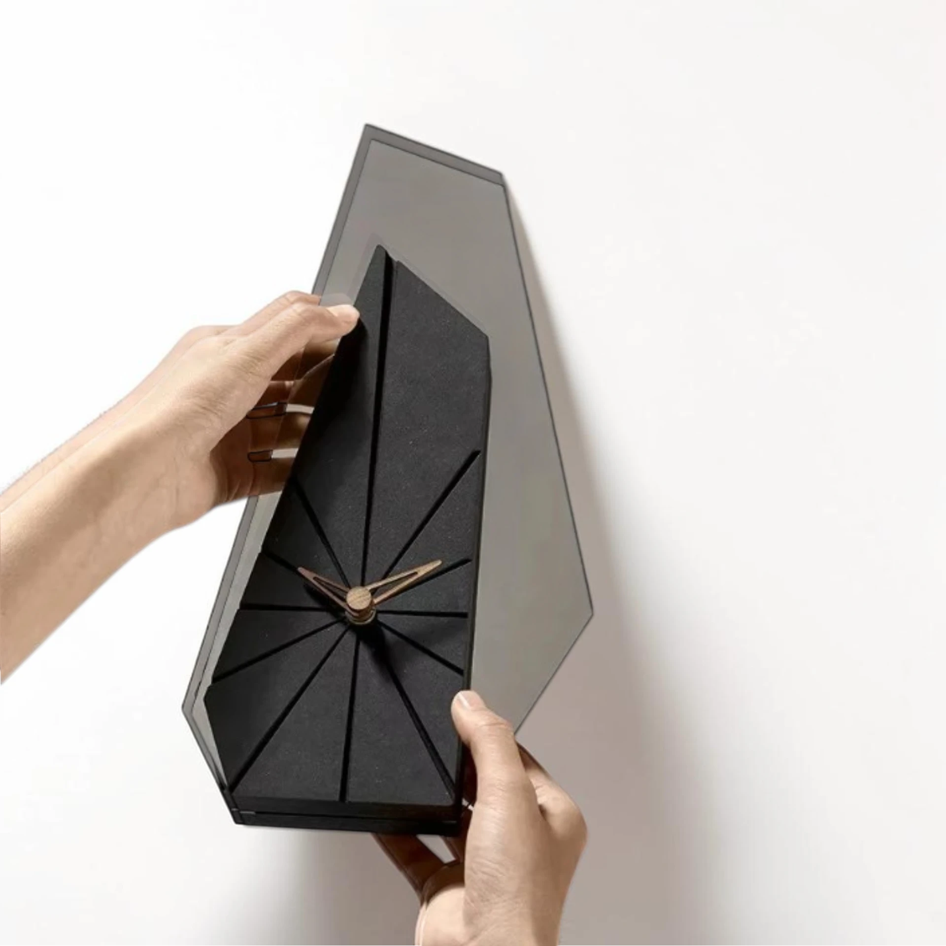 Modern geometric desk clock | Soarby