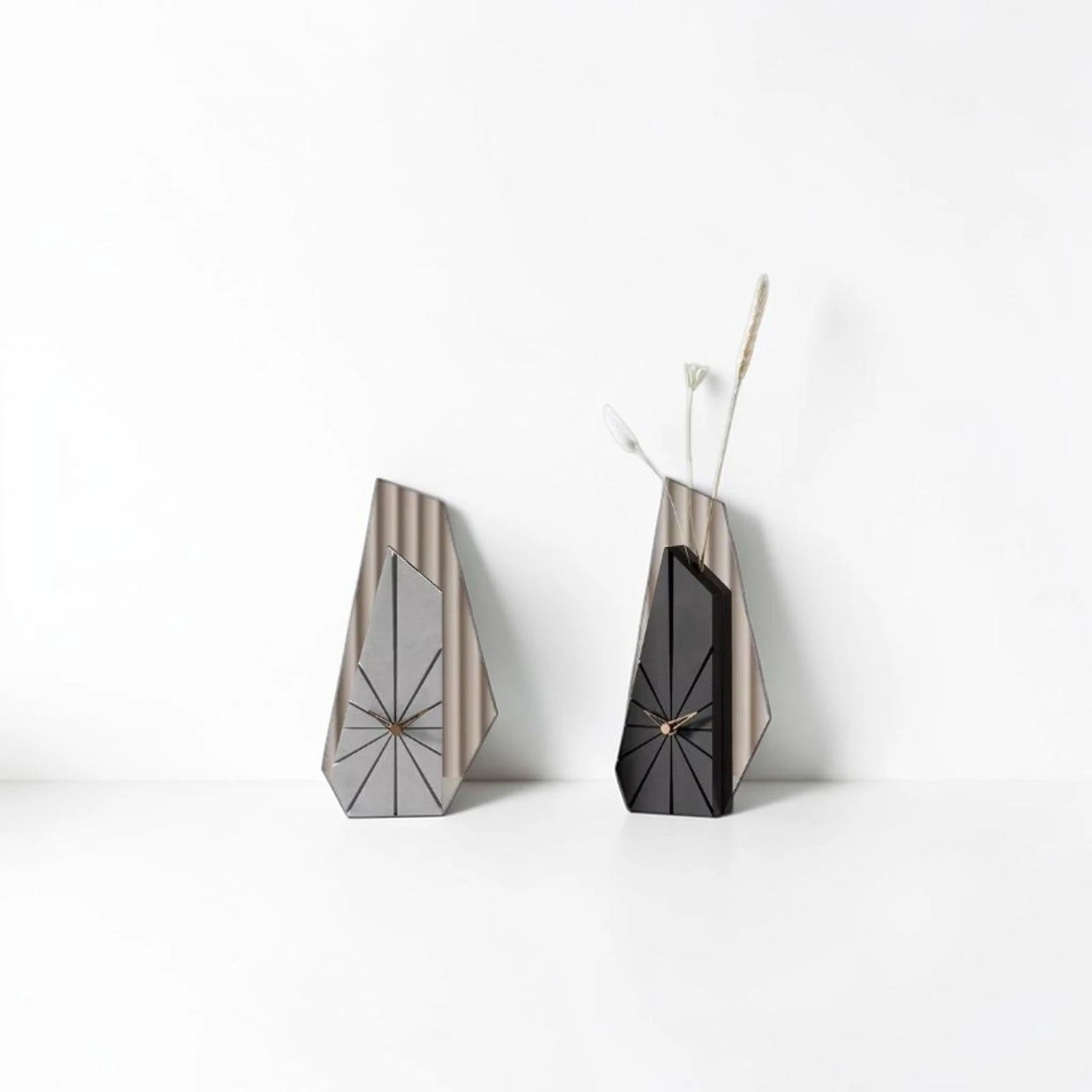 Modern geometric desk clock | Soarby